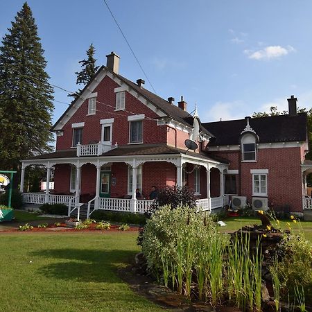 Bed and Breakfast Gil Ann Saint-André-Avellin Exterior foto