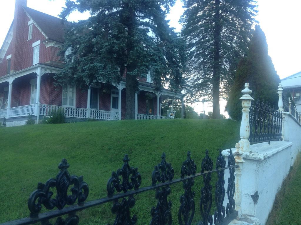 Bed and Breakfast Gil Ann Saint-André-Avellin Exterior foto